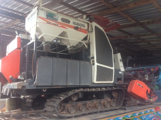 รถเกี่ยวข้าวคูโบต้า DC 70 ปี 56 พร้อมเทลเลอร์ แบ่งจ่าย 2 งวด งวด 380,000 จ่ายอีกครั้ง 100,000 นาปีเสร็จ รถเกี่ยวข้าวคูโบต้า DC 70 ปี 56 พร้อมเทลเลอร์ แบ่งจ่าย 2 งวด งวด 380,000 จ่ายอีกครั้ง 100,000 นาปีเสร็จ