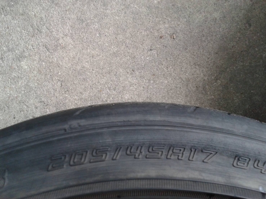 ขอบ17นิ้ว4รู100 พร้อมยาง สวยๆ 4 ล้อ ลดราคาเหลือ 5700 บาท