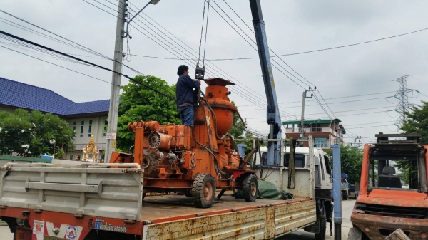 tractor-backhoeได้จัดส่งเครื่องปั้มยิงปูนคอนกรีตไปขอนแก่นเรียบร้อยแล้วครับ
