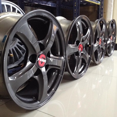 Gray Silver ตรากลางสีแดง