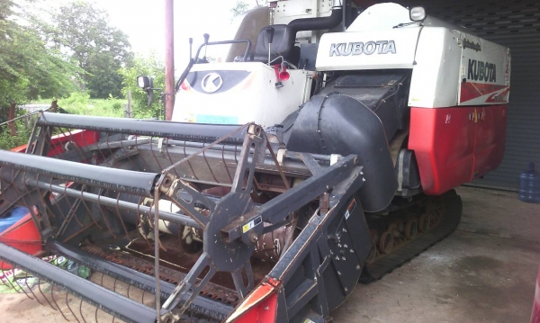 ขายรถเกี่ยวข้าว DC 70  รถปี 54  วิ่งได้ 963 ชม