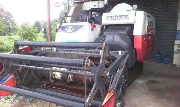 ขายรถเกี่ยวข้าว DC 70  รถปี 54  วิ่งได้ 963 ชม