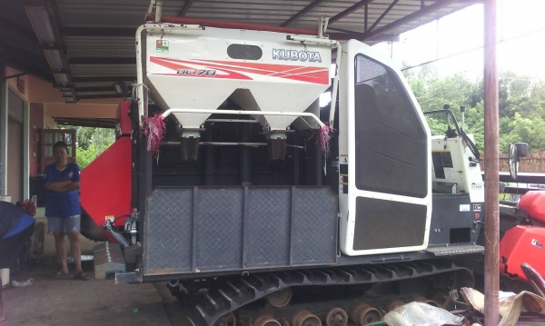 ขายรถเกี่ยวข้าว DC 70  รถปี 54  วิ่งได้ 963 ชม