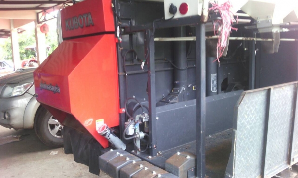 ขายรถเกี่ยวข้าว DC 70  รถปี 54  วิ่งได้ 963 ชม