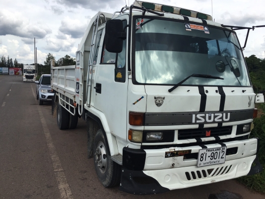 ขออนุญาตขายISUZU 6ล้อดั้มยาง825เครื่อง195สภาพสวยพร้อมใช้งาน ราคา 695000 บาทสนใจติดต่อช่างดำ 08532248