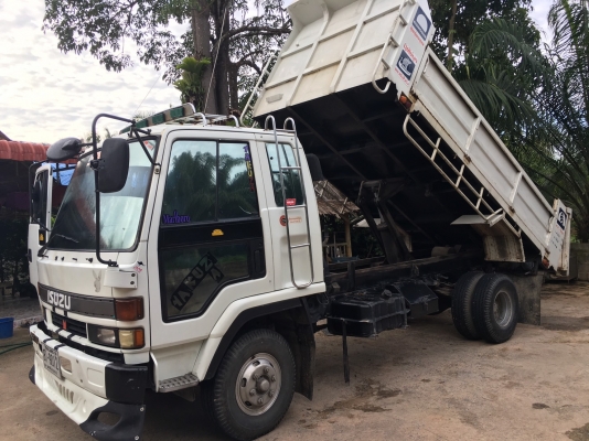 ขออนุญาตขายISUZU 6ล้อดั้มยาง825เครื่อง195สภาพสวยพร้อมใช้งาน ราคา 695000 บาทสนใจติดต่อช่างดำ 08532248