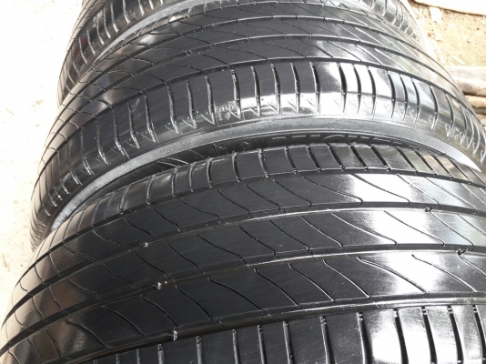ยางMICHELIN รุ่น PRIMACY.3ST 215 60R16 ปี2015 ภาพสวยมากๆดอกเยอะมากๆคุ้มสุดๆไม่แพง