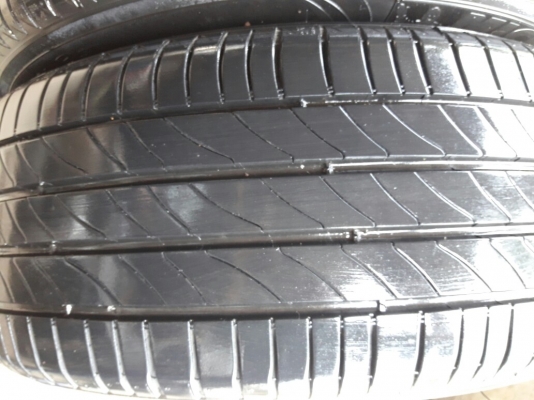 ยางMICHELIN รุ่น PRIMACY.3ST 215 60R16 ปี2015 ภาพสวยมากๆดอกเยอะมากๆคุ้มสุดๆไม่แพง