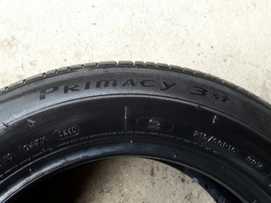 ยางMICHELIN รุ่น PRIMACY.3ST 215 60R16 ปี2015 ภาพสวยมากๆดอกเยอะมากๆคุ้มสุดๆไม่แพง