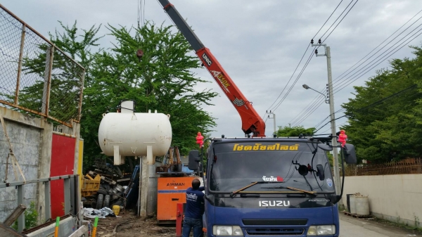 วันนี tractor-backhoe จัดเต็มและจัดหนักครับ ตอนสายๆส่ง รถบรรทุกตีนตะขาบติดเครนให้ลูกค้าระยอง