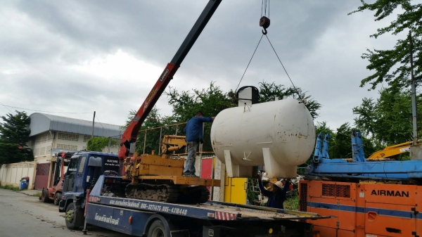 วันนี tractor-backhoe จัดเต็มและจัดหนักครับ ตอนสายๆส่ง รถบรรทุกตีนตะขาบติดเครนให้ลูกค้าระยอง