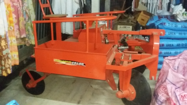 เครื่องปลูกมัน ตราช้าง CP100 เครื่องปลูกมัน ตราช้าง CP100