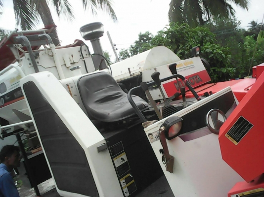 ขายรถเกี่ยวข้าว DC 60 รถปี 54 1600 ชม พร้อมสาลี้ลากรถเกี่ยวข้าว