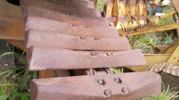 ขายโซ่พร้อมแผ่นรถแทรกเตอร์ CAT-D-4 ตีนเป็ดแผ่นแท้ โซ่เบอร์โก้ สภาพสวยมาก