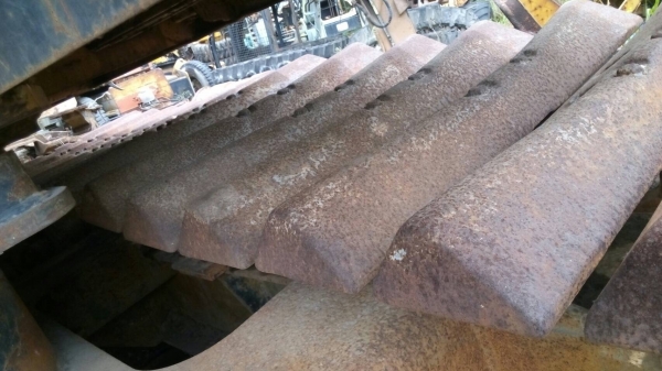 ขายโซ่พร้อมแผ่นรถแทรกเตอร์ CAT-D-4 ตีนเป็ดแผ่นแท้ โซ่เบอร์โก้ สภาพสวยมาก