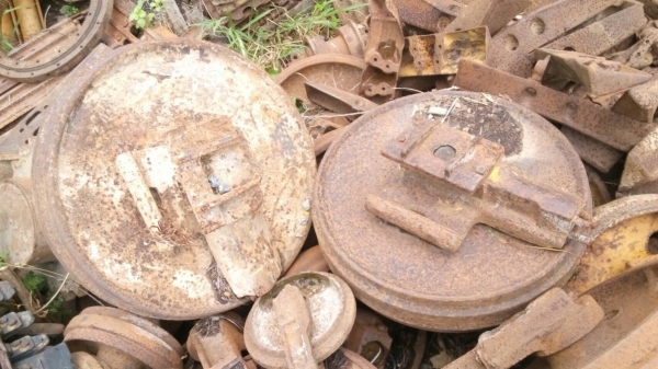 ขายล้อนำรถแทรกเตอร์ CAT-D-5 และลอนเลอร์ สภาพสวย สันหนาบู้ชไม่หลวมครับ ขายไม่แพง