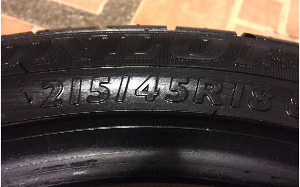 ยาง Dunlop 215 45 18 ปี15 ดอกเต็ม ใช้งานน้อย ราคาไม่แพง ยาง Dunlop 215 45 18 ปี15 ดอกเต็ม ใช้งานน้อย ราคาไม่แพง