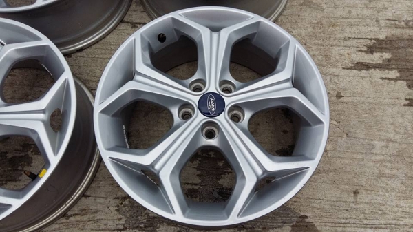 ขายล้อแม็ก ford focus 17" สนใจติดต่อ ตาเล็ก ล้อและยางครับ 081-3747940