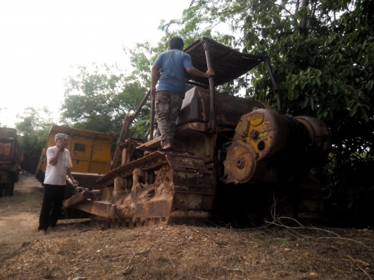 ขายรถแทรคเตอร์ KOMATSU D60A-6 พร้อมวิ้นหลัง ราคา 400000