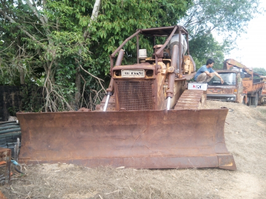 ขายรถแทรคเตอร์ KOMATSU D60A-6 พร้อมวิ้นหลัง ราคา 400000