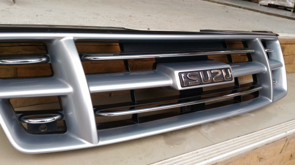 ขายกระจังหน้า isuzu hilander