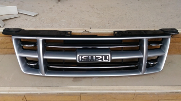 ขายกระจังหน้า isuzu hilander