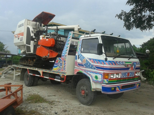 ขายรถเกียวข้าวคูโบต้า พร้อมรถบรรทุกหกล้อ