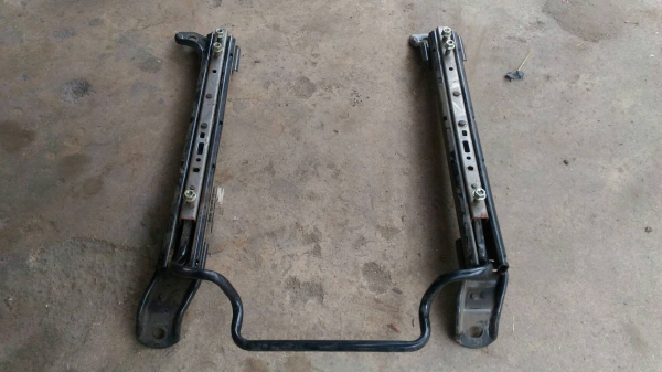 ขาเบาะคนขับ รถตู้โตโยต้าคอมมูเตอร์ 500บาท อยู่ดอนเมือง TEL0890671028 IDline0890671028