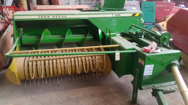 ขายเครื่องอัดฟาง JOHN  DEERE  พร้อมใช้ สนใจ ต่อรอง ..คุณภัทรพล โทร 0863667776