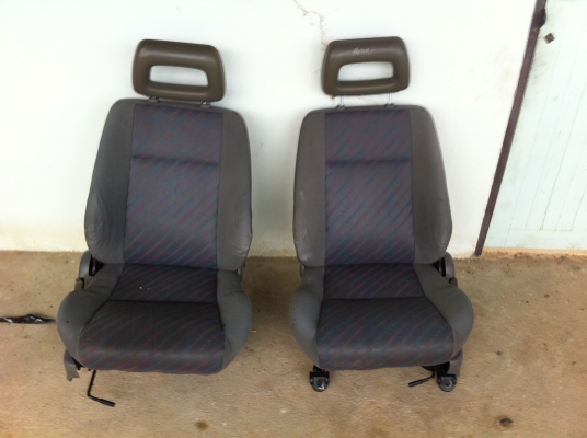 เบาะ isuzu mu  ประตู ใส่ isuzu tfr dragon cameo  คู่ละ3900บาท