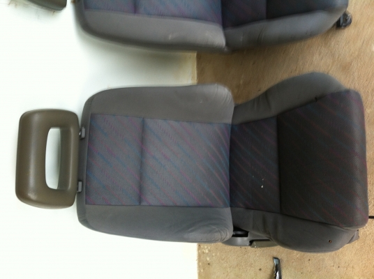 เบาะ isuzu mu  ประตู ใส่ isuzu tfr dragon cameo  คู่ละ3900บาท