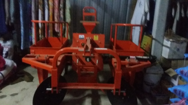 เครื่องปลูกมัน ตราช้าง CP100