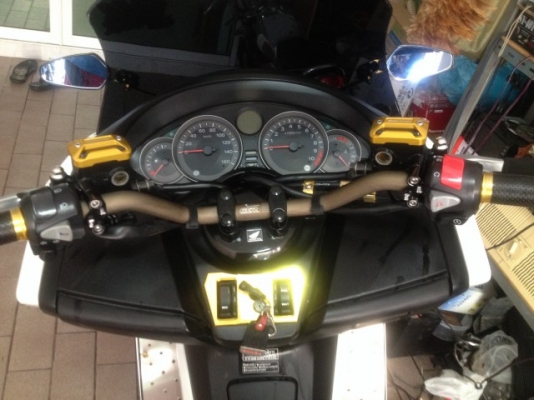 ขาย forza 300 ปี57 รถวิ่งน้อยเเต่งสวยตามรูปไม่เคยล้มทะเบียนไม่ขาดไม่ค่อยได้ขี่