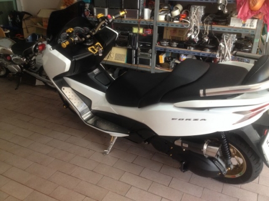 ขาย forza 300 ปี57 รถวิ่งน้อยเเต่งสวยตามรูปไม่เคยล้มทะเบียนไม่ขาดไม่ค่อยได้ขี่