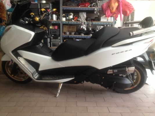 ขาย forza 300 ปี57 รถวิ่งน้อยเเต่งสวยตามรูปไม่เคยล้มทะเบียนไม่ขาดไม่ค่อยได้ขี่