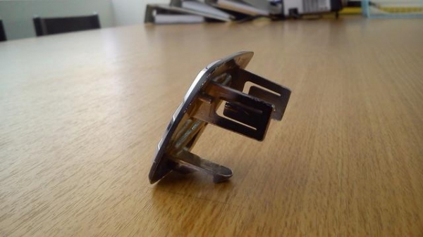 โลโก้ ตัว S ติดกระจังหน้า ของรถ TOYOTA ตัวนอก