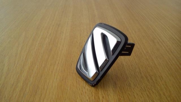 โลโก้ ตัว S ติดกระจังหน้า ของรถ TOYOTA ตัวนอก