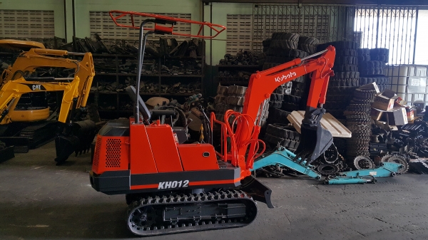 ขาย รถขุด KUBOTA รุ่น KH012 มือสองญี่ปุ่น คันเล็ก สามารถ ขึ้นรถปิคอัพได้ แทรกยางสวย สวยพร้อมใช้งาน  มือถือ/LINE ID : 0818753444
