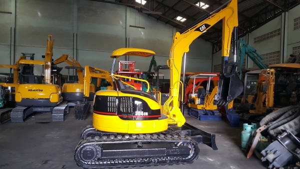 ขาย รถขุด CATERPILLAR รุ่น 304CR มือสองญี่ปุ่น แทรกยางใหม่ มีไลน์กระแทก แน่นทั้งคัน ระบบไว สวย พร้อมใช้งาน  มือถือ/LINE ID : 0818753444