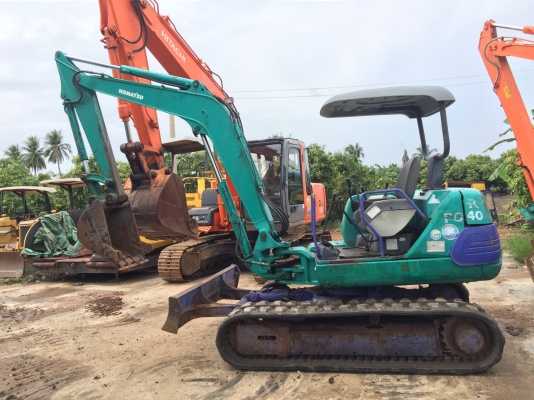 ขายค่ะ KOMATSU PC40-7E  มาใหม่  เก่าญี่ปุ่น  เครื่องดำ ระบบคล่อง สนใจโทร  089-7462641  สุวรรณี