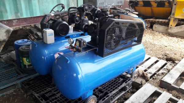 ขายปั๊มลม ยี่ห้อ SNK ขนาด 200 ลิตร ไฟ 3 สาย ของใหม่ ราคาเครื่องละ 15,000 บาท