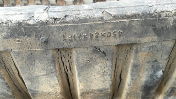 ขายแทรคยางรถขุดขนาด 6 ตัน กว้าง 45 เซนติเมตร จำนวน 84 ข้อ แต่ละข้อห่างกัน 7.1 เซนติเมตร  ขายเส้นละ15,000 บาท