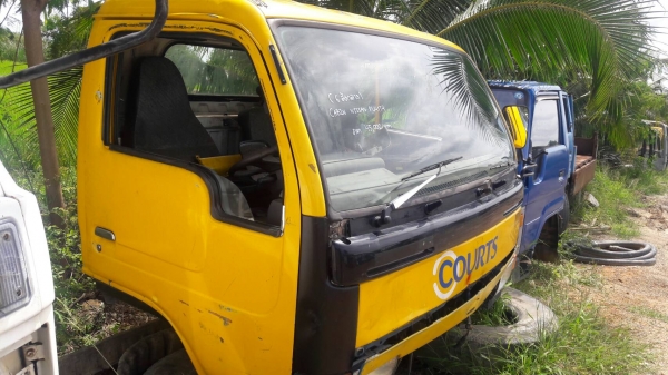 ขายหัวเก๋งรถบรรทุก 6 ล้อ กลาง ยี่ห้อ NISSAN PU ราคา 45,000 บาท