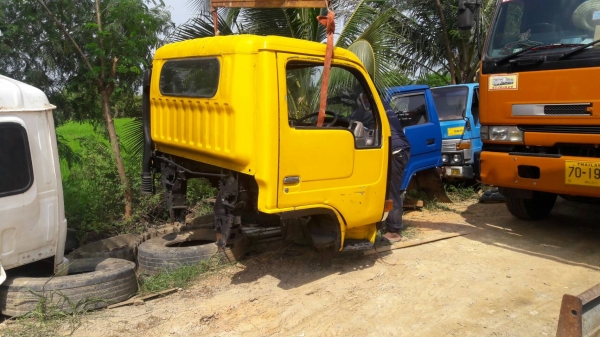 ขายหัวเก๋งรถบรรทุก 6 ล้อ กลาง ยี่ห้อ NISSAN PU ราคา 45,000 บาท