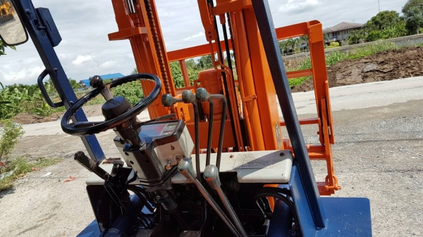 ขายด่วนรถยกดีเซล TOYOTA 5FD20ยก2ตันเสาสูง3เมตรงากะดกยางหน้าคู้รถนอกนำเข้ายังไม่เคยใช้งานในเมืองไทยเลย=รุ่นใหม่ขายถูกๆๆ