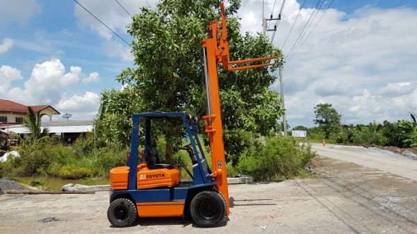 ขายด่วนรถยกดีเซล TOYOTA 5FD20ยก2ตันเสาสูง3เมตรงากะดกยางหน้าคู้รถนอกนำเข้ายังไม่เคยใช้งานในเมืองไทยเลย=รุ่นใหม่ขายถูกๆๆ