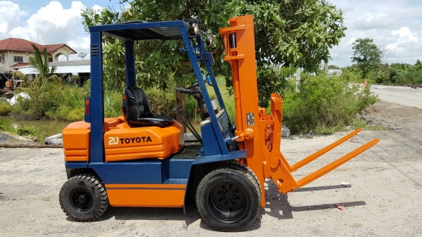 ขายด่วนรถยกดีเซล TOYOTA 5FD20ยก2ตันเสาสูง3เมตรงากะดกยางหน้าคู้รถนอกนำเข้ายังไม่เคยใช้งานในเมืองไทยเลย=รุ่นใหม่ขายถูกๆๆ