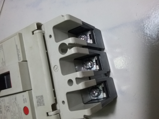 เบรกเกอร์ มิตซูบิชิ 3P/32A. เบรกเกอร์ มิตซูบิชิ 3P/32A.