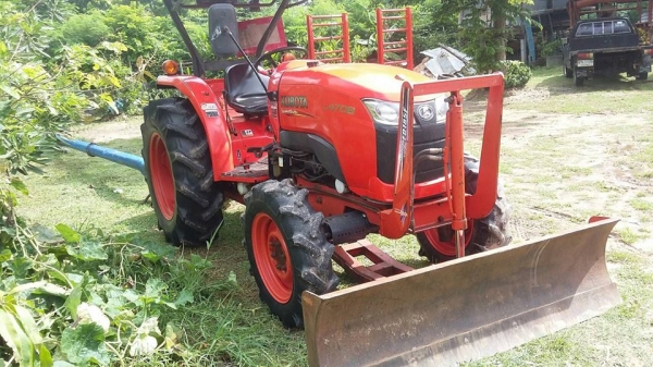 ขายรถไถ KUBOTA L4708 อุปกรณ์ ดันหน้า ผานหลัง รถสวยใช้งานน้อย 1411ชั่วโมง สภาพพร้อมใช้งาน เอกสารถูกต้อง เล่มทะเบียนพร้อมโอน ราคา370,000 สนใจโทร 090-8588220คุณนะ 093-3258446คุณบิว หรือเข้าดูสินค้าอื่นๆได้ที่ www.narong2truck.com หรือ www.truck.in.th/498 หรื