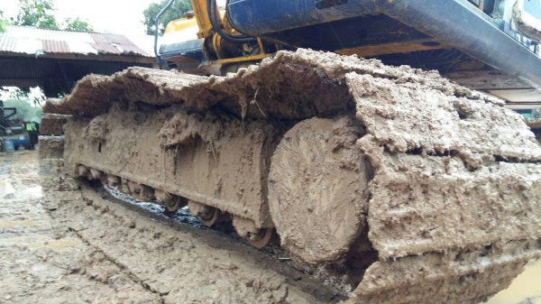 ขาย 625,000 KOBELCO sk 200-3  เล่มทะเบียน  เครื่องดี ไฟฟ้าตัด (อุปกรไฟอยู่ครบ)ช่วงล่างแน่น 090-772-3710 090-772-3708